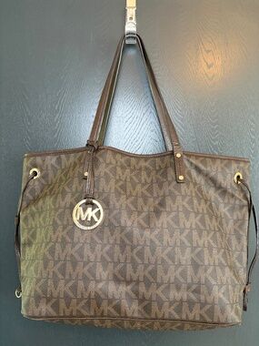 Michael Kors Jet Set Reversible Monogram /Snakeskin Tote in Large Brown w/ charm